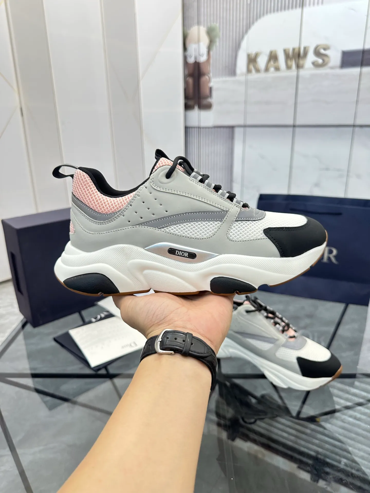 Men's shoes: 💰P460¥ Ready in Guangzhou, fully packaged Product trademark: Dior* "Dior*" low-top casual shoes Regular size: 38-46 (can be customized to 47) B22 Product materials: imported cowhide leather upper spliced ​​with original fabric, breathable lining, original outsole. Number: 920